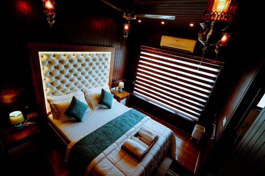 מלון Alappuzha Why Not Houseboat מראה חיצוני תמונה