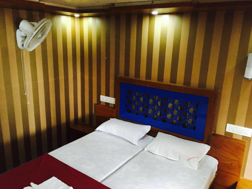 מלון Alappuzha Why Not Houseboat מראה חיצוני תמונה